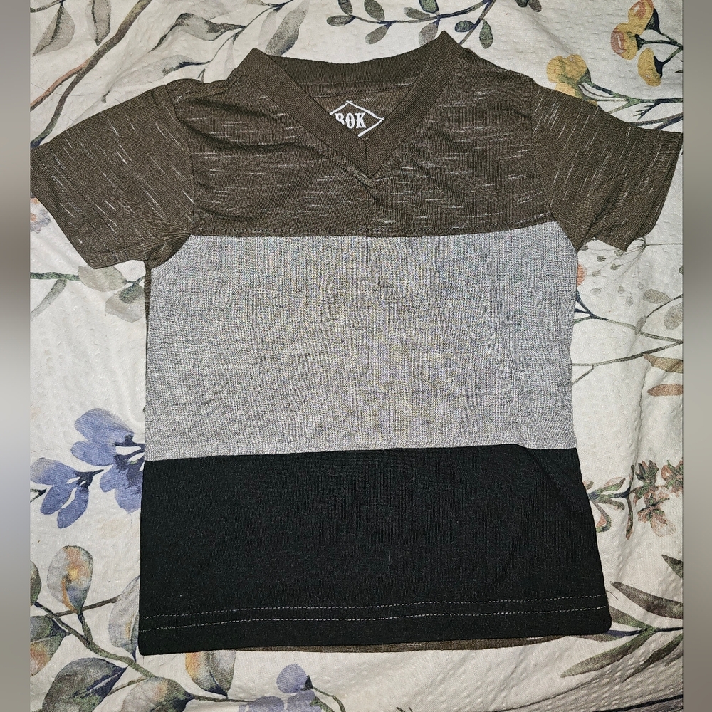 Toddler short sleeve tshirt in green and gray size 2T ROK brand